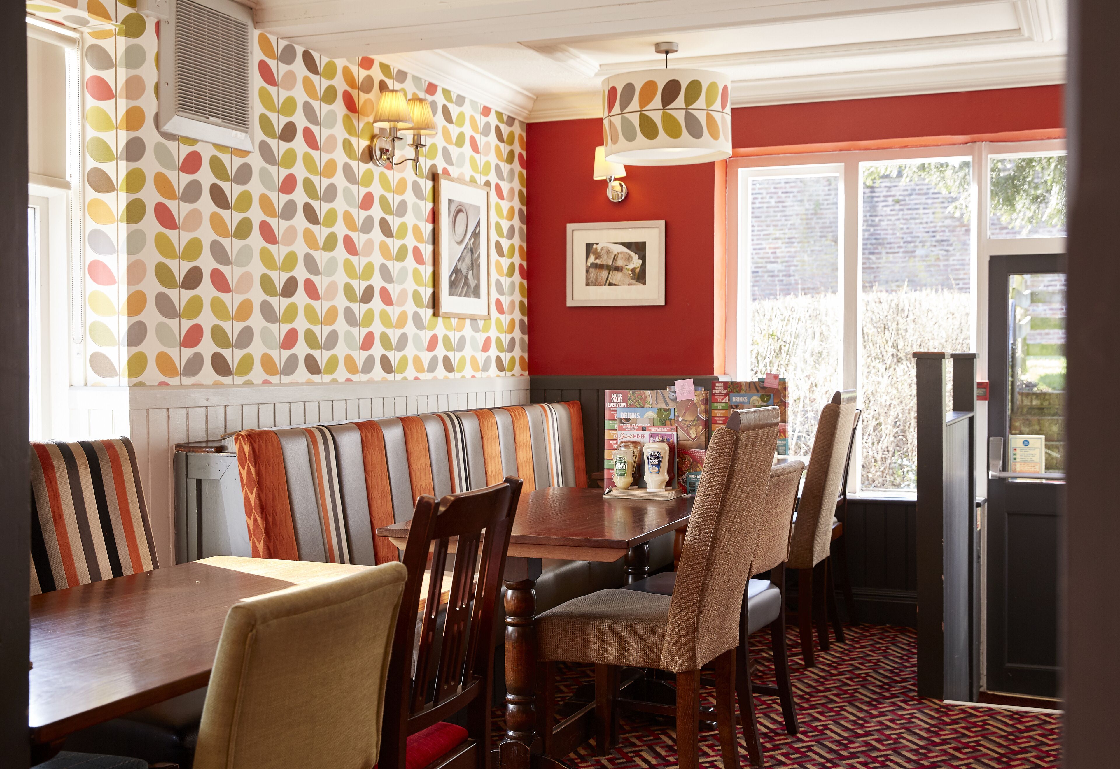 Lunch and dinner served, British cuisine