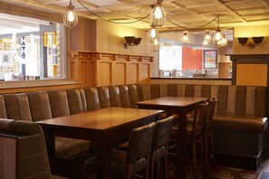 Lunch and dinner served, British cuisine