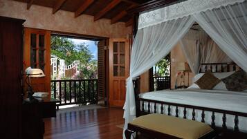 Suite (King Bed) | In-room safe, individually decorated, individually furnished, bed sheets