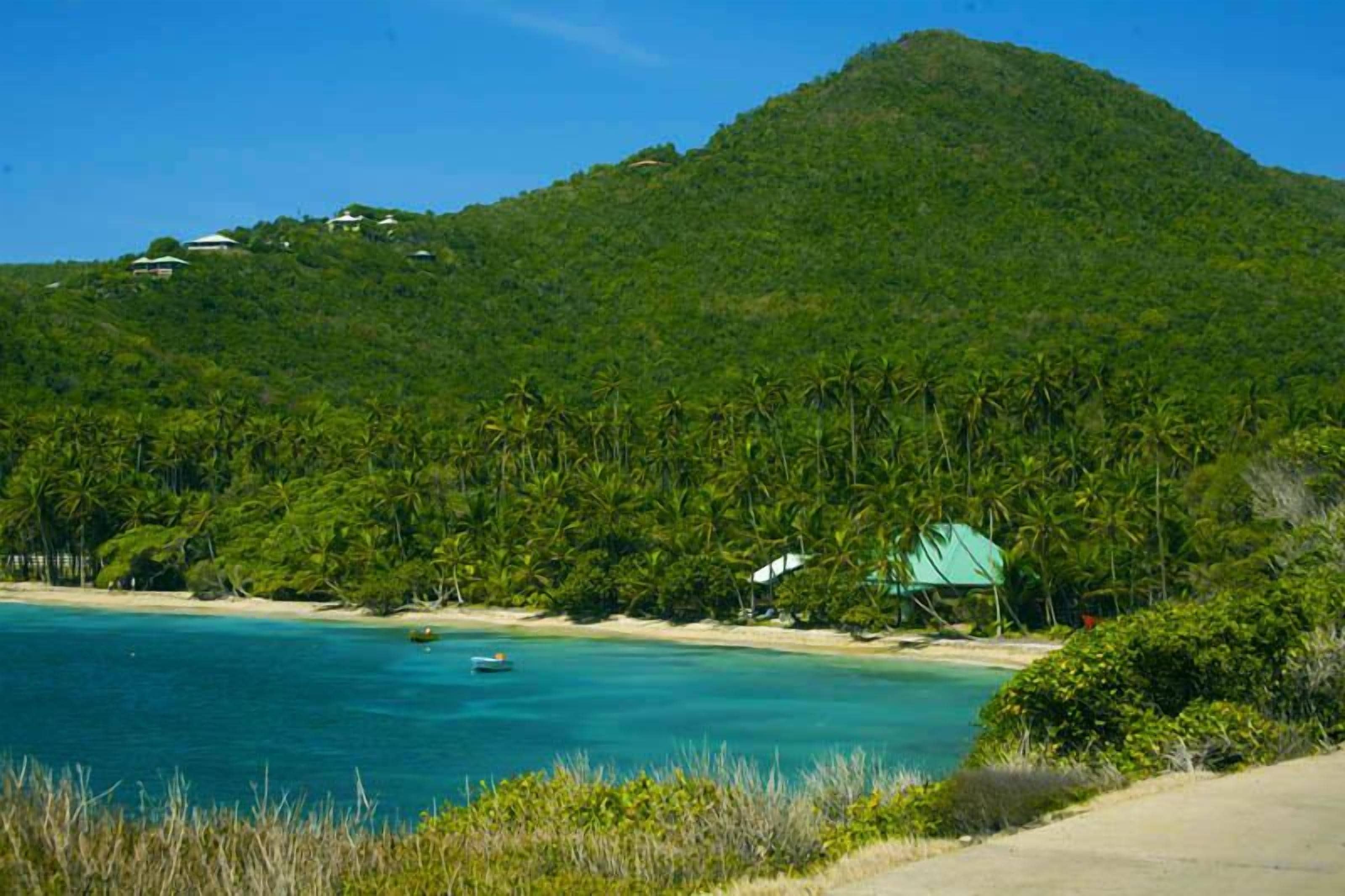 Beach nearby, sun-loungers, beach umbrellas, beach towels