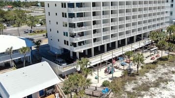 Children’s play area – outdoor