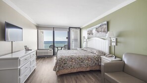 Studio, 1 kingsize-seng med sovesofa, balkong, strandutsikt | Skrivebord for bærbar PC, strykejern/-brett og barnesenger