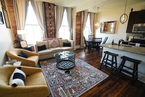 Luxury Suite, 1 King Bed | 1 bedroom, Egyptian cotton sheets, premium bedding, down duvets