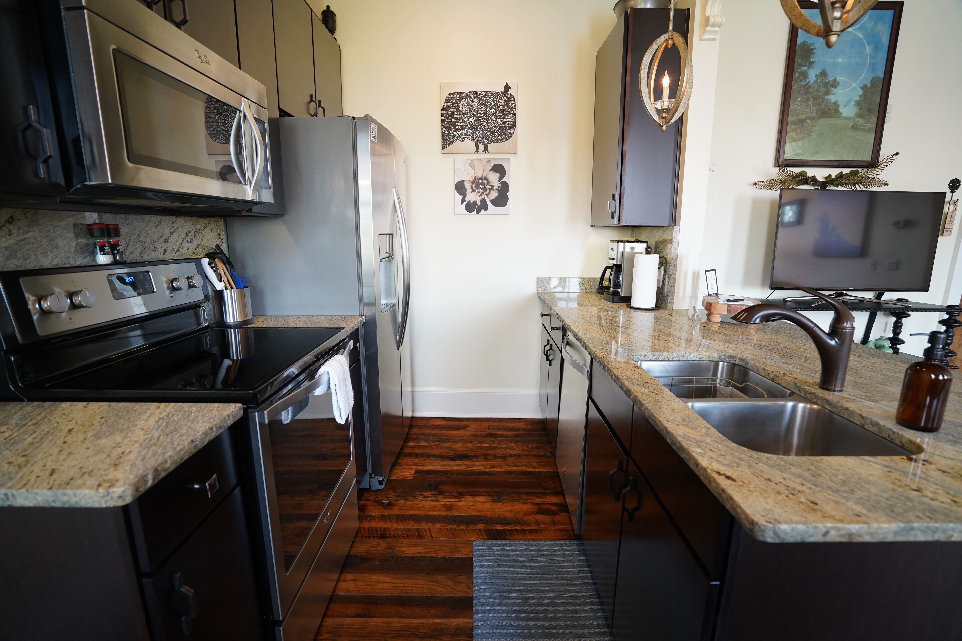 luxury suite, 1 king bed | private kitchen | fridge, microwave, oven, stovetop