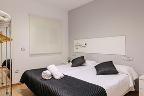 Standard Apartment, 2 Bedrooms (1) | In-room safe, blackout drapes, soundproofing, iron/ironing board - Apartamentos Tito San Agustín (Alicante)