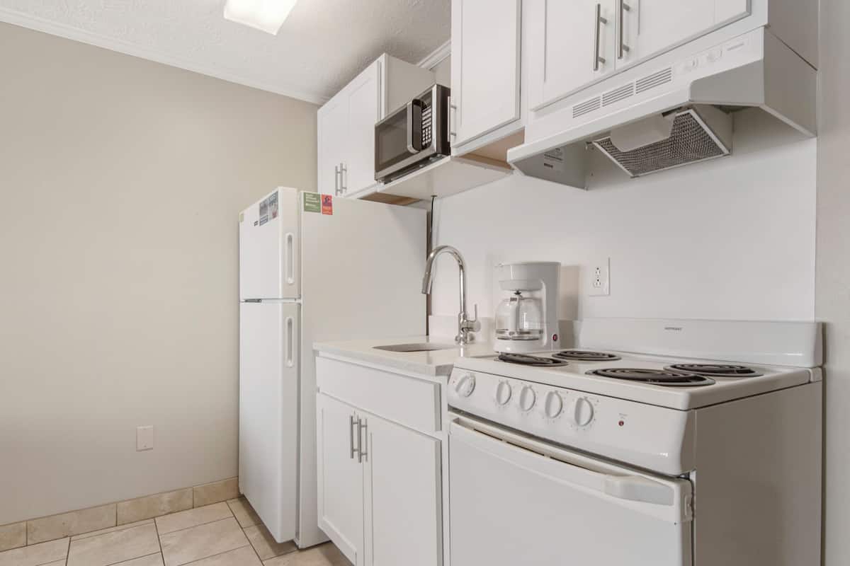 comfort studio, 1 king bed with sofa bed, kitchen, beach view | private kitchenette | fridge, microwave, oven, stovetop