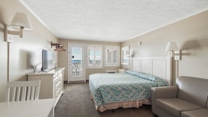 Comfort Studio, 1 King Bed with Sofa bed, Kitchen, Beach View