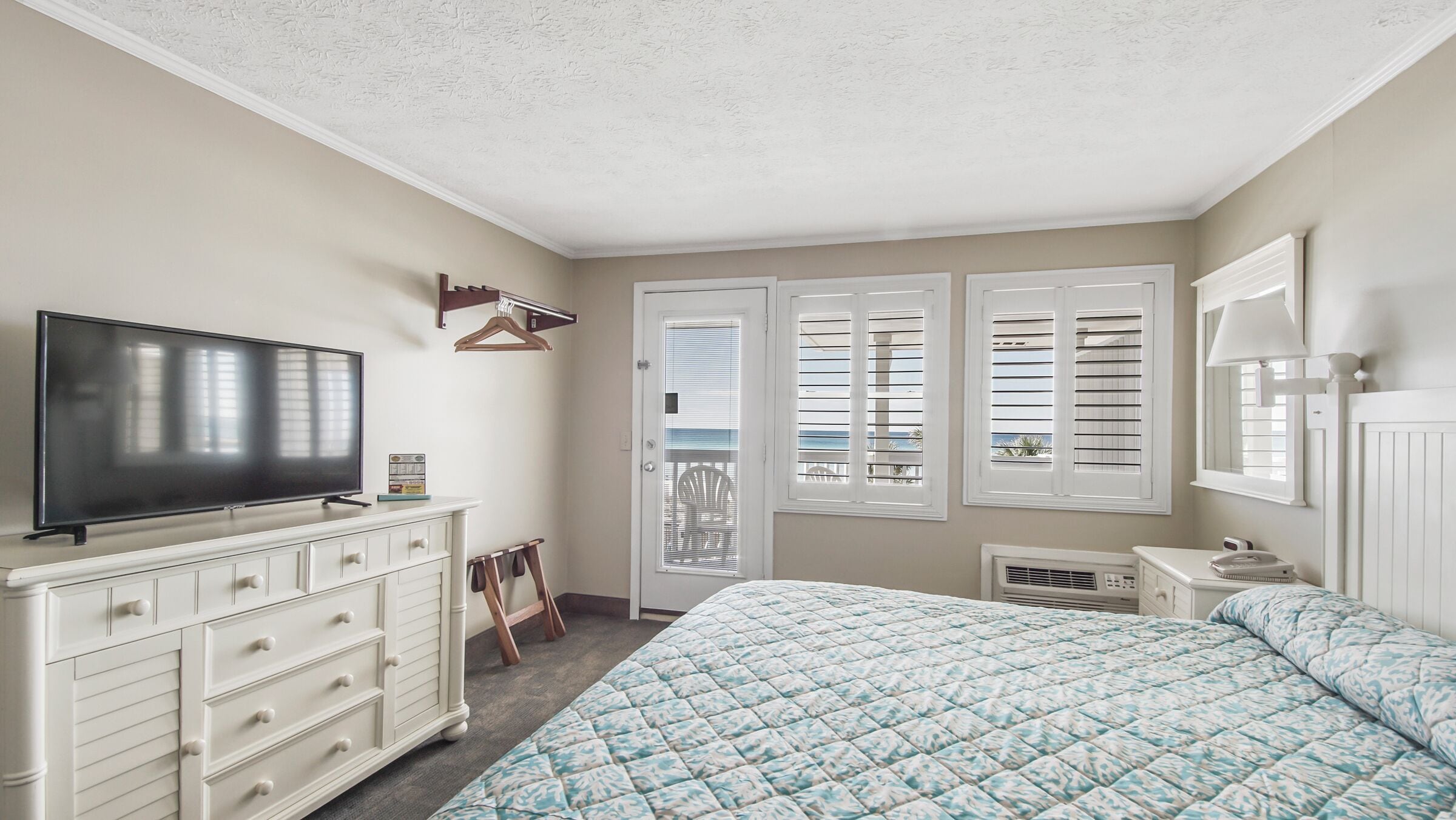 desk, laptop workspace, iron/ironing board, cots/infant beds