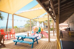 子供用の遊び場 - 屋外