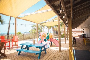 Kawasan main kanak-kanak – terbuka