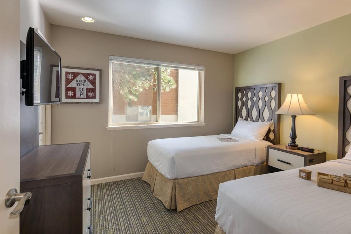 2 bedrooms, iron/ironing board, WiFi, alarm clocks