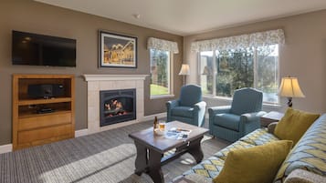 Standard Condo, 2 Bedrooms, Kitchen | 2 bedrooms, iron/ironing board, WiFi, bed sheets