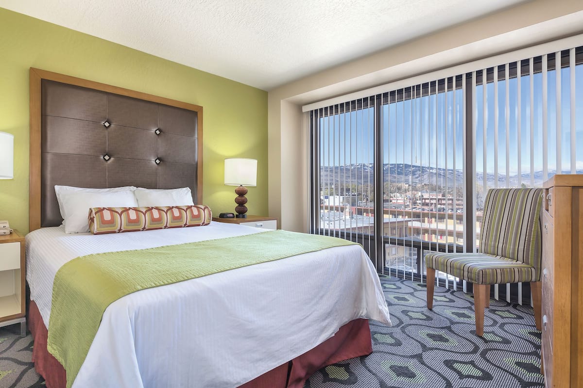 Premium bedding, in-room safe, blackout drapes, iron/ironing board