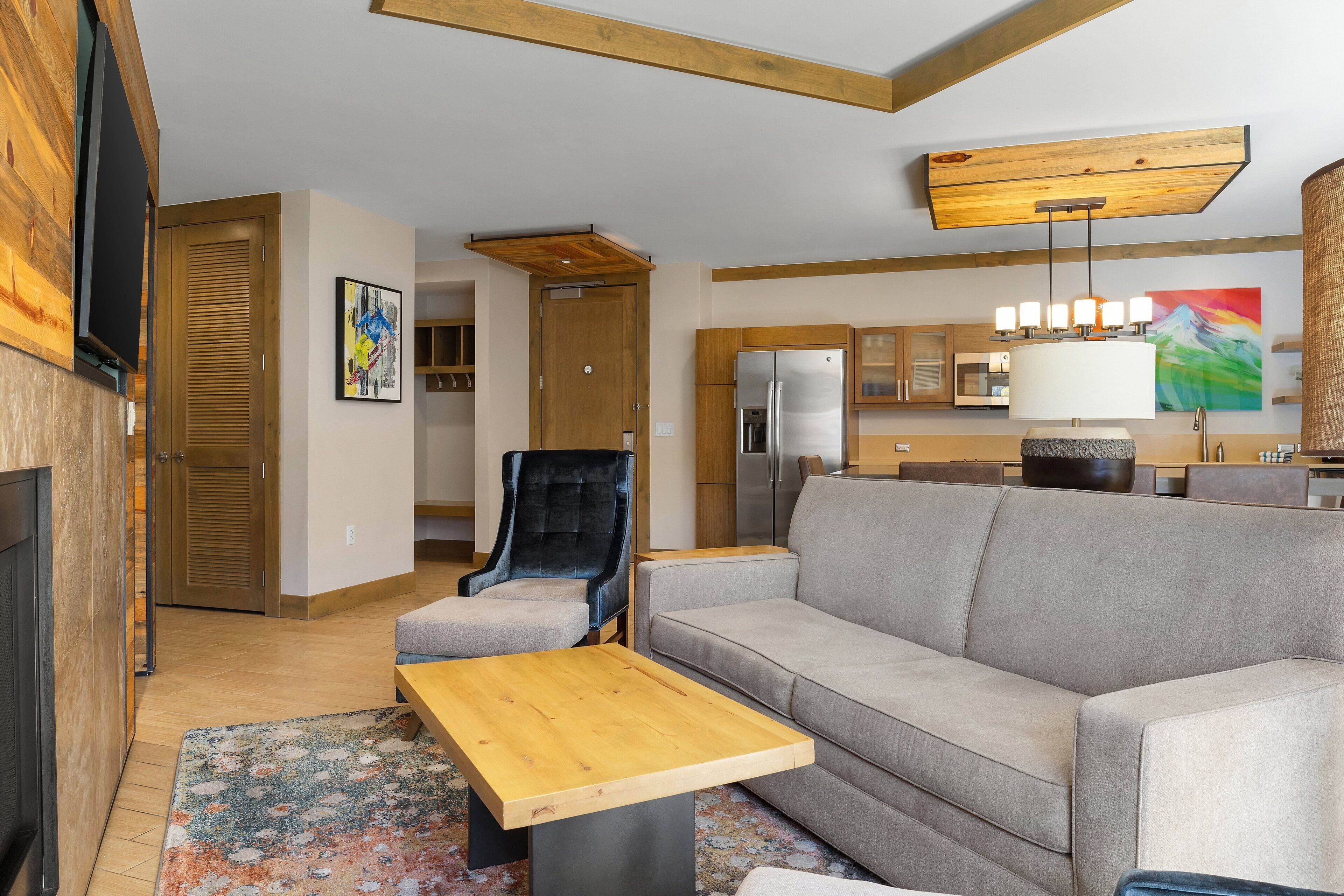 flat-screen tv, fireplace