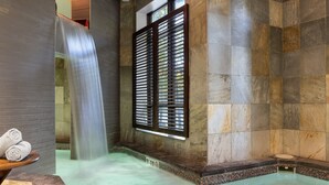 A spa area with a waterfall, a tiled floor, and a window with blinds. - Club Wyndham Resort at Avon (Avon)