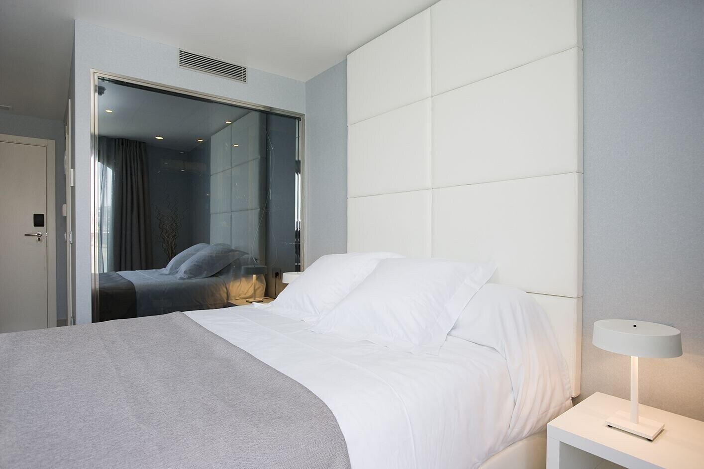 Minibar, in-room safe