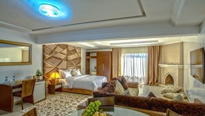 خزنة داخل الغرفة ومكتب وتجهيزات عازلة للصوت وأسرّة أطفال/رضّع (مجانًا)