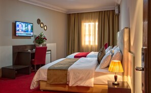 In-room safe, desk, soundproofing, free cribs/infant beds - Yaad City Hotel (Marrakech)