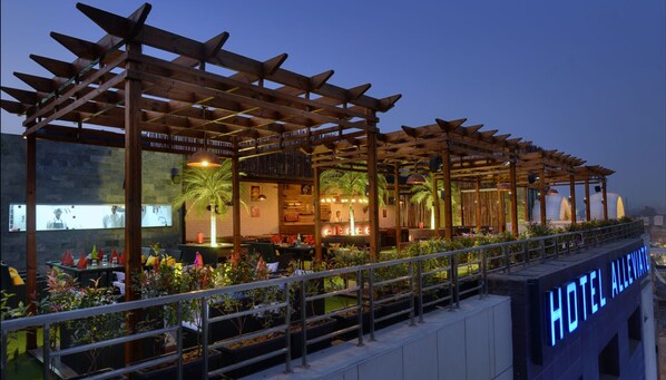 Bar en milieu de piscine