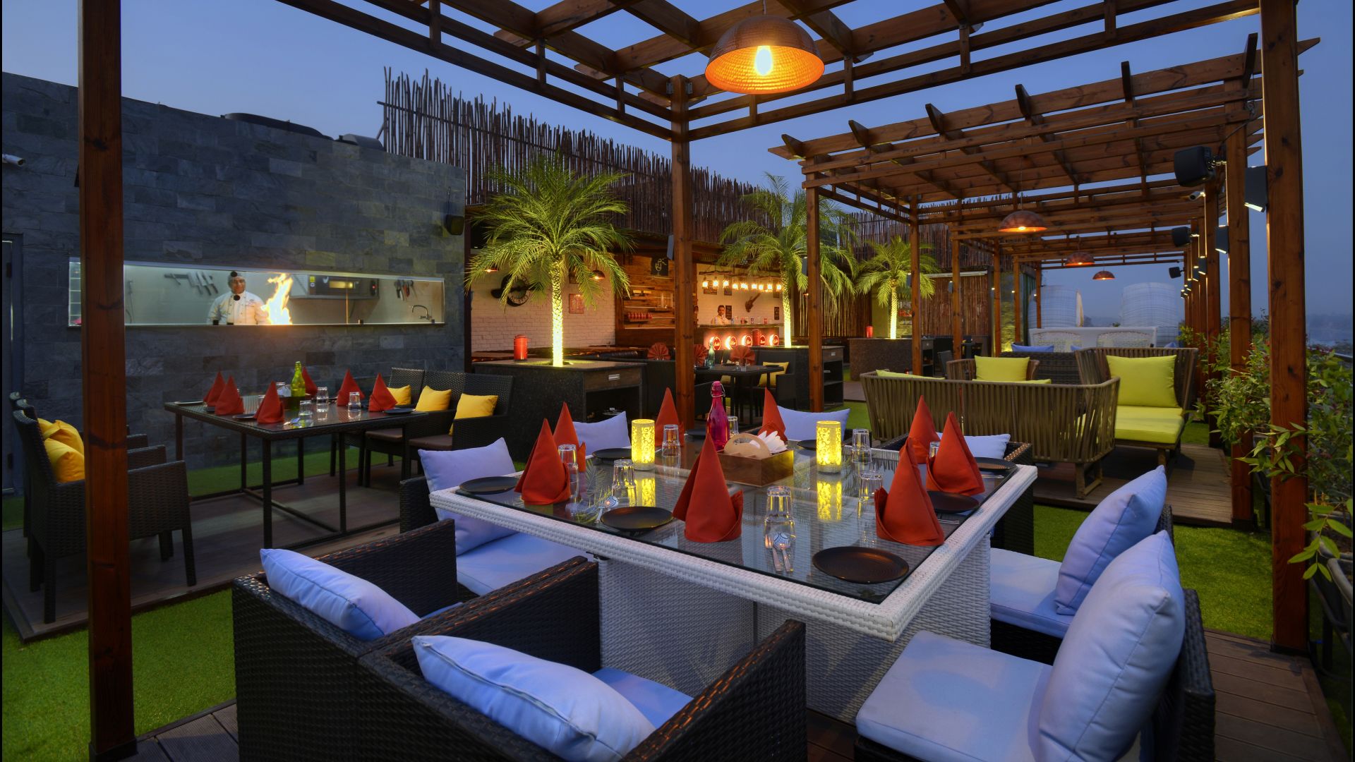 Swim-up bar