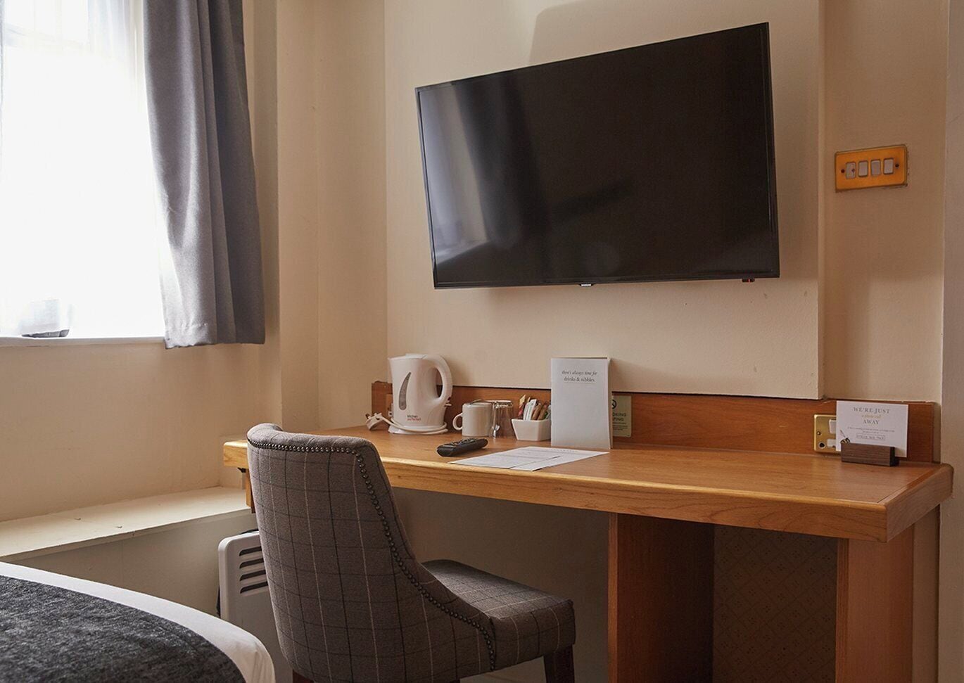 مكواة/لوح كي وواي فاي مجانًا وملاءات أسرّة