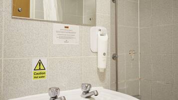 Double Room | Bathroom | Combined shower/tub, hair dryer, towels