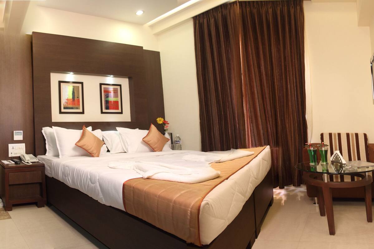 Premium bedding, in-room safe, soundproofing, iron/ironing board