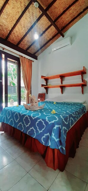 Soundproofing, free WiFi, bed sheets - Villa Matanai (Karangasem)