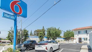 A motel sign with a large number '6' and a 'Welcome Free Wifi' sign. - Motel 6 Orange, CA - Anaheim (Orange)