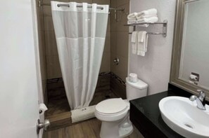 Badekar, hårtørrer, håndklæder