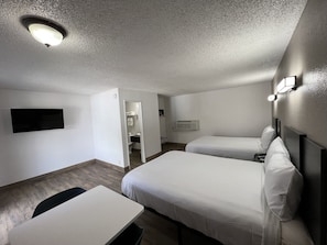 Desk, free WiFi, bed sheets - Motel 6 Orange, CA - Anaheim (Orange)