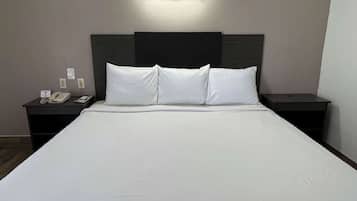 Skrivebord, wi-fi (inkludert) og sengetøy