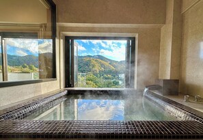 Baignoire et douche séparées, articles de toilette (gratuits)