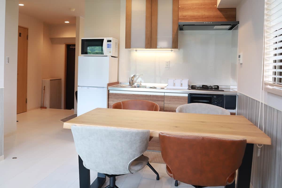 Eenvoudige Twin kamer, niet-roken, uitzicht op bergen (with Kitchen,42sqm) | Individueel gedecoreerd, individueel gemeubileerd