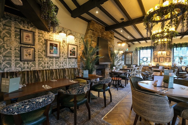 Breakfast, lunch and dinner served