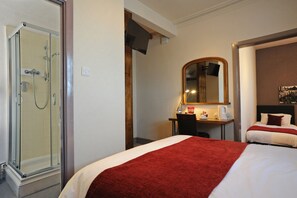 Family Room Sleeps 4 | 書桌、熨斗/熨衣板、免費無線上網、床單