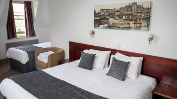 مكتب ومكواة/لوح كي وواي فاي مجانًا وملاءات أسرّة