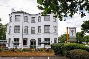 Exterior - Wheatsheaf Hotel - Virginia Water by Chef and Brewer Collection (Virginia Water)