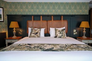 King Room | Desk, blackout drapes, free WiFi - Wheatsheaf Hotel - Virginia Water by Chef and Brewer Collection (Virginia Water)