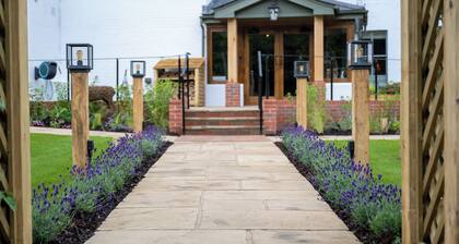 Wheatsheaf Hotel - Virginia Water by Chef and Brewer Collection