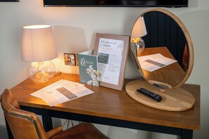 Twin Room - Wheatsheaf Hotel - Virginia Water by Chef and Brewer Collection (Virginia Water)