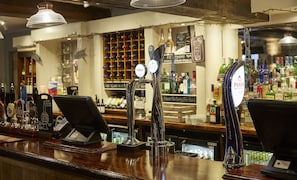 Bar (trong khuôn viên)