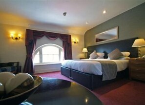 Desk, blackout curtains, free WiFi, bed sheets