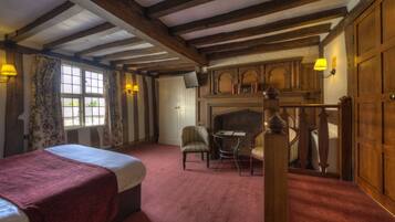 Family Room (for 3) | Desk, blackout drapes, free WiFi, bed sheets