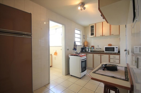 Apartment, 2 Bedrooms | Private kitchen