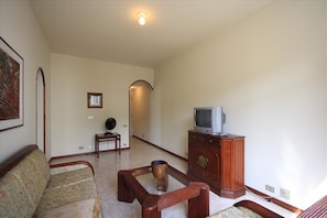 Apartment, 2 Bedrooms | Living room