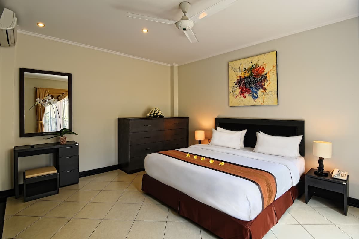 Minibar, in-room safe, blackout curtains, free WiFi