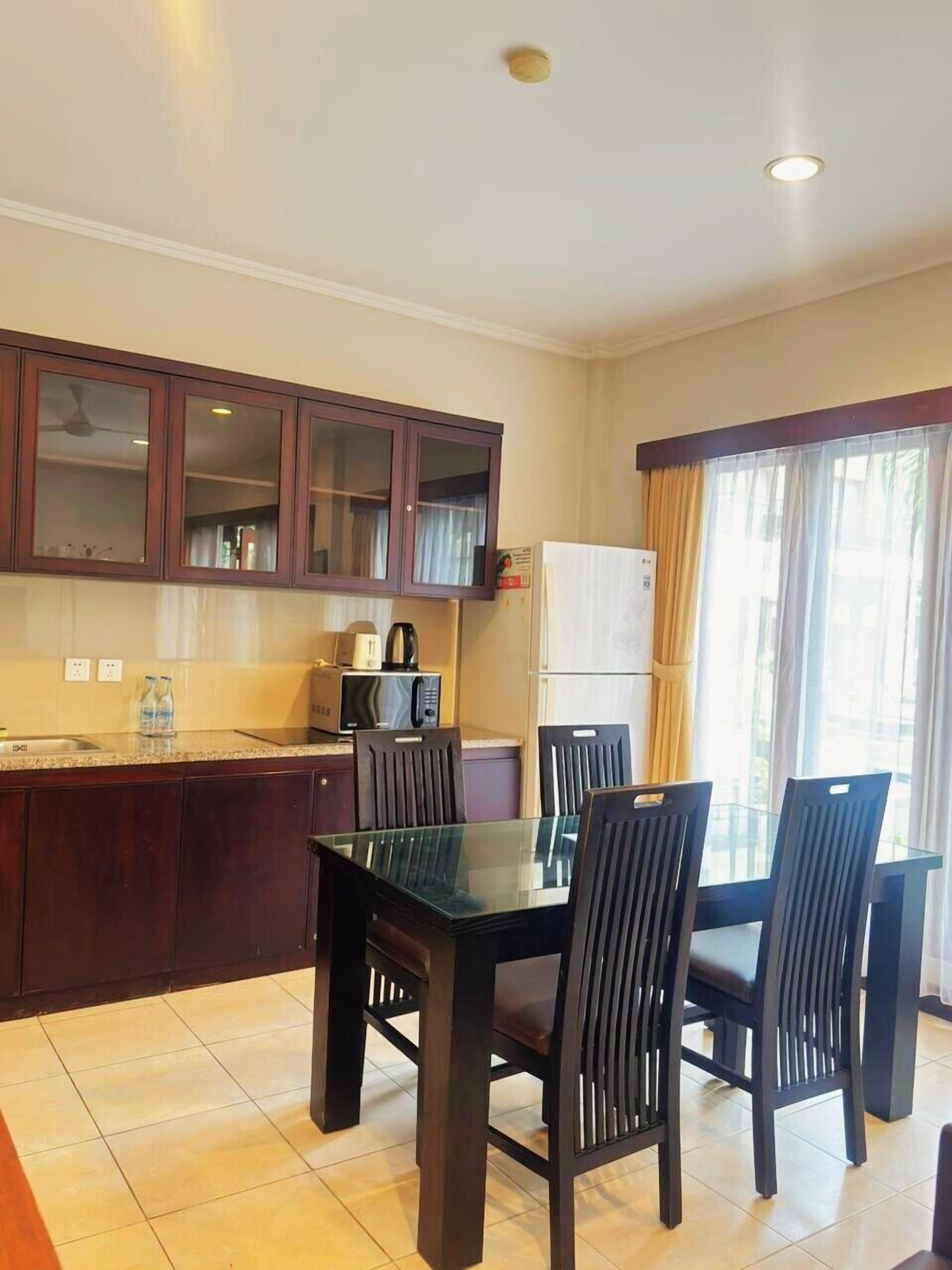 Superior 2-Bedroom Apartment | Private kitchen | Stovetop, coffee/tea maker, electric kettle