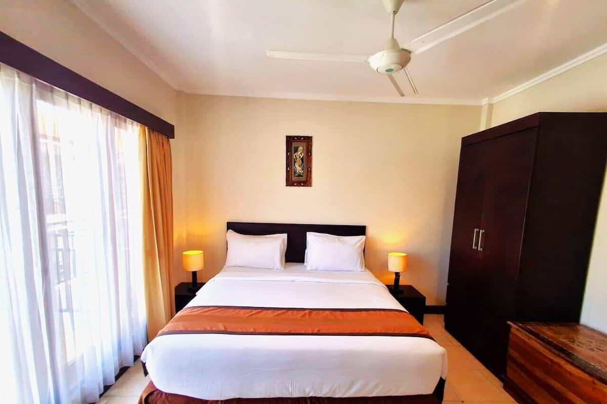 In-room safe, blackout curtains, free WiFi, bed sheets