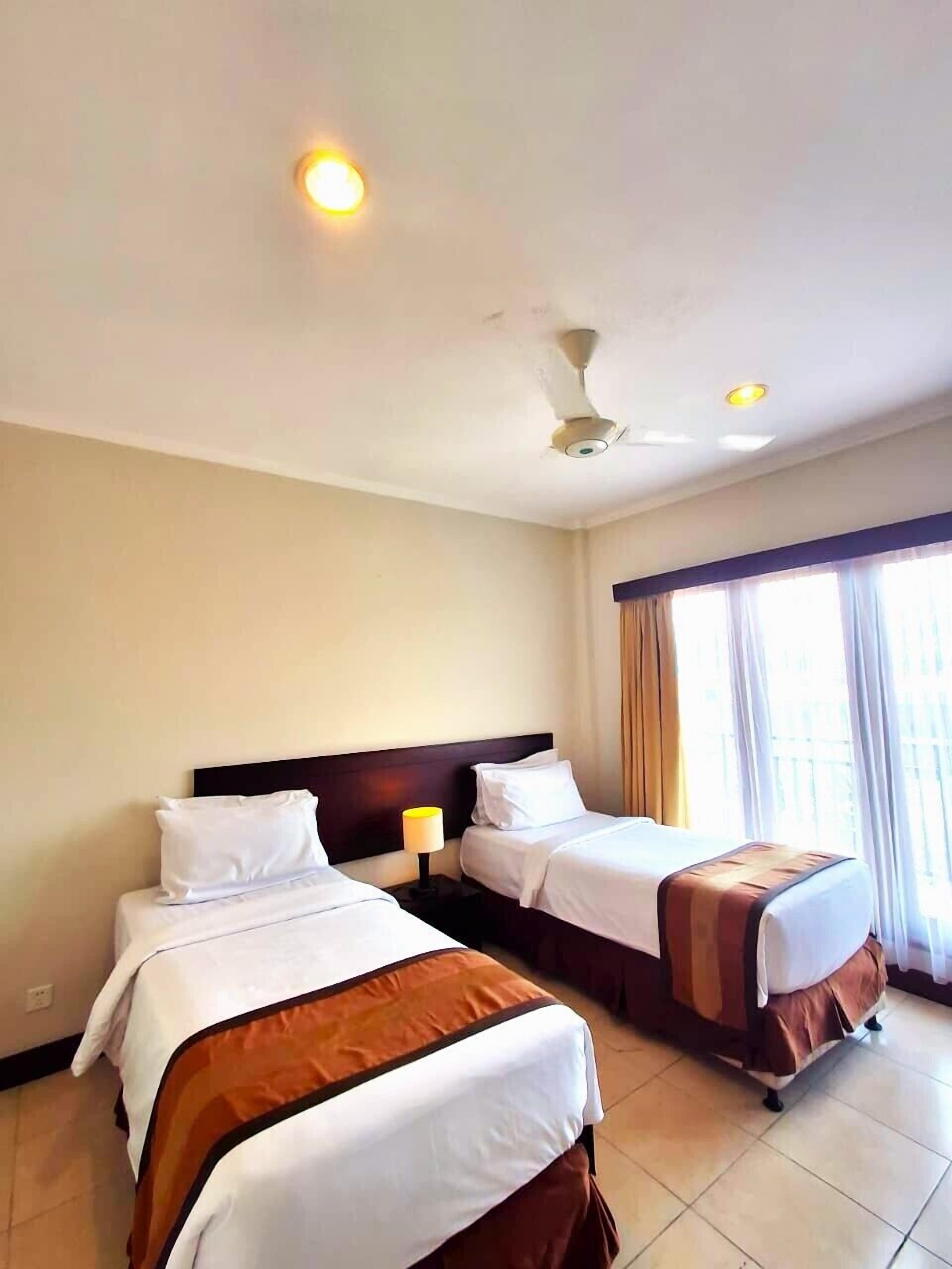 Minibar, coffres-forts dans les chambres, rideaux occultants